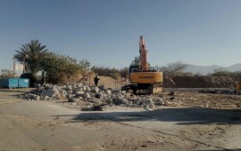 מפקחי רשות מקרקעי ישראל פינו הבוקר פלישה לאדמות מדינה פינוי בעיר אילת ליד תחנת הדלק. צילום: רשות מקרקעי ישראל