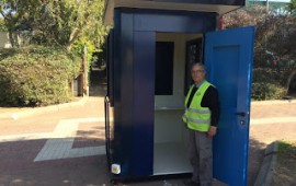 עיריית חולון הציבה ביתני שמירה חדשים למאבטחים במוסדות החינוך צילום: עיריית חולון