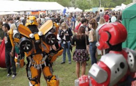 Geek PicNic - ממופעי ברקים ומעיכת מכוניות למתחם הרובוטים Geek PicNic. בפסח בירושלים
