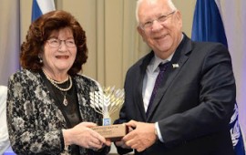 בין הזוכים באות הנשיא למתנדב: רעיה שטראוס והתנועה הדרוזית - ציונית נשיא המדינה עם הרבנית אסתר לנדמן. צילום: מארק ניימן/ לע