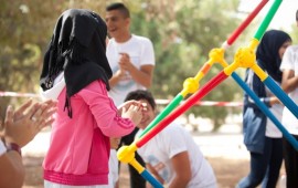 בצל הפיגועים: 100 בני נוער ישראלים ופלסטינים נפגשו למחנה קיץ דו לאומי