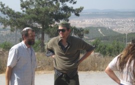 אשטון קוצ'ר טבל במקווה בגוש עציון ashton_ezion