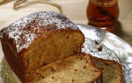 לראש השנה: מתכון לעוגת דבש לחה עם משמש mishmesh_cake