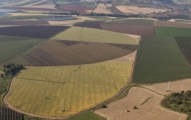 עמק יזרעאל ונצרת עם ילדים: מציפורי ובית שערים ועד תל מגידו, הר תבור והשוק בנצרת מבט מהאוויר על הר תבור והשדות של עמק יזרעאל