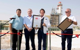 חברת זורלו הטורקית ואורי אדלסברג יקימו תחנת כח סולארית חדשה בנאות חובב מימין אורי אדלסבורג אחמט נזיף השר שטייניץ ואנדריי אוזן קרדיט חיים אוחיון