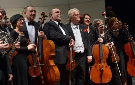 הסינפונייטה הישראלית באר-שבע פותחת עונה צילום קבוצתי עם יוסטוס פרנץ. קרדיט יוסי צבקר