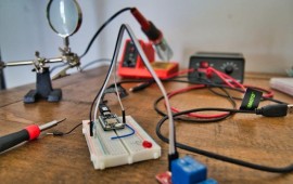 איך בוחרים מכונת הלחמה מקצועית לשימושי אלקטרוניקה ותעשייה? מכונת הלחמה