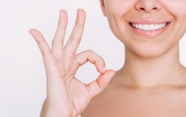 הקשר בין טיפול חניכיים לעמידות השתלים לאורך זמן קרדיט לתמונה FREEPIK