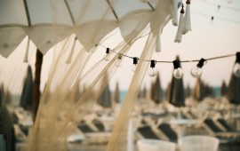 השכרת אוהלים לאירועים - הפתרון המושלם לכל אירוע קרדיט תמונה FREEPIK