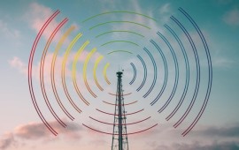 יועץ קרינה בלתי מייננת – בדיקות, חיזוי ומיגון מקצועי בישראל - – פתרון מקצועי ומקיף עם מני סגל קרדיט תמונה FREEPIK