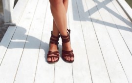 סנדלים באינטרנט - כל היתרונות קרדיט תמונה FREEPIK