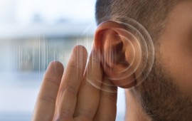 מה הן הדרכים המובילות לטיפול בבעיות שמיעה? קרדיט לתמונות FREEPIK